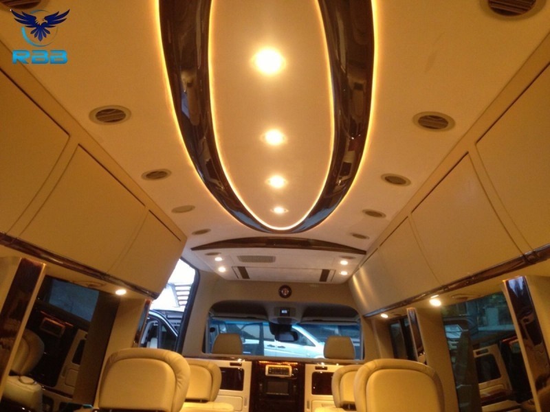 รับตกแต่งภายในรถตู้ VIP